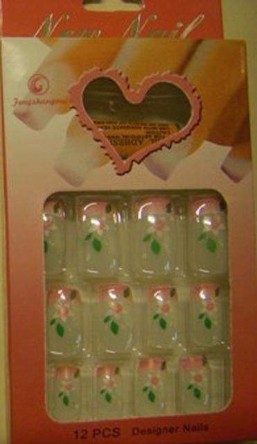 False fingernails with glueNail Art - New nail