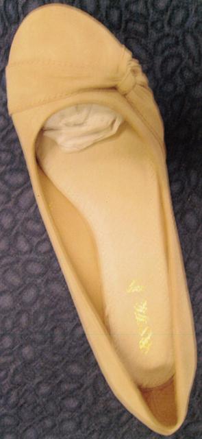 Ladies' shoes
