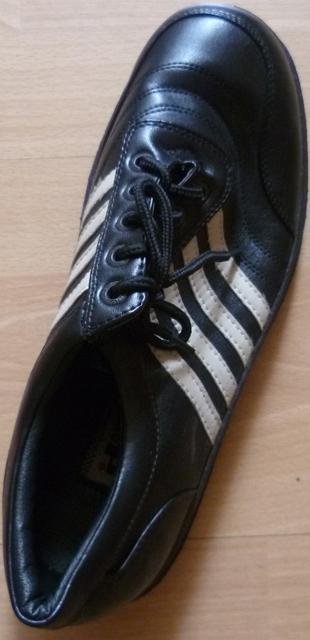 Men's sports shoes