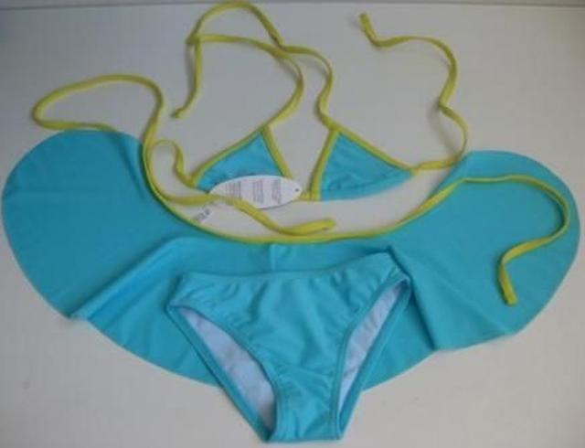 Girl’s three-piece swimsuit