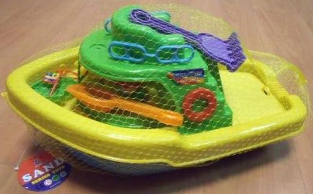 Toy boat