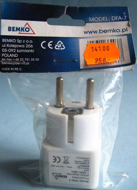 Travel plug adaptor