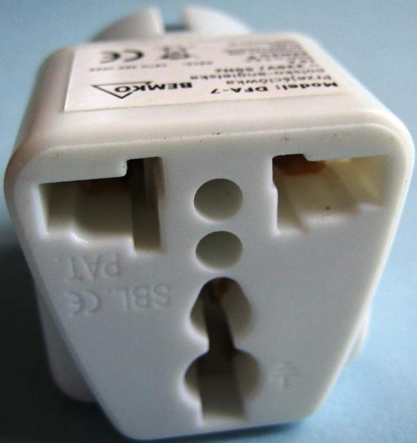 Travel plug adaptor