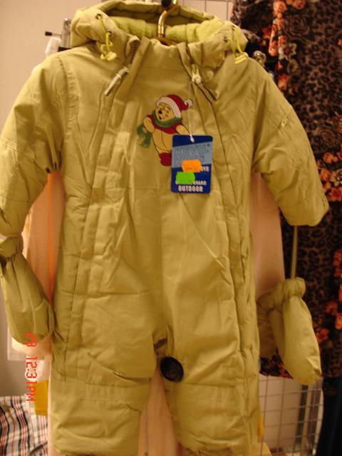 Children’s snowsuit (THE PRODUCT MAY BE COUNTERFEI