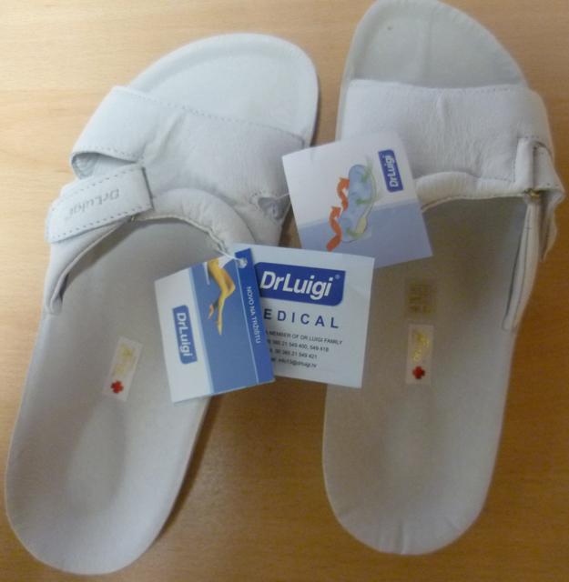 Ladies’ orthopaedic slippers