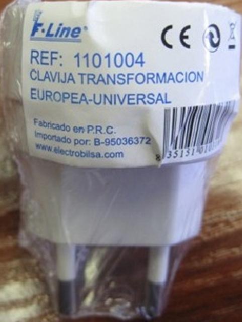 Travel plug adaptor1. Clavija Transform