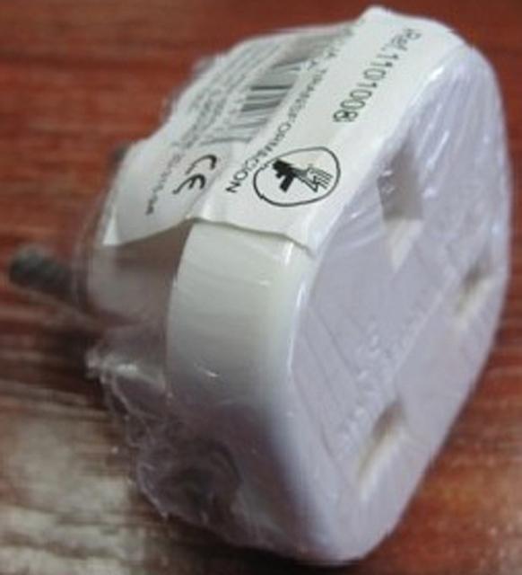 Travel plug adaptor1. Clavija Transform