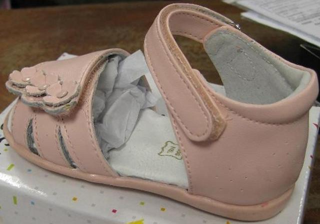 Girls' shoes