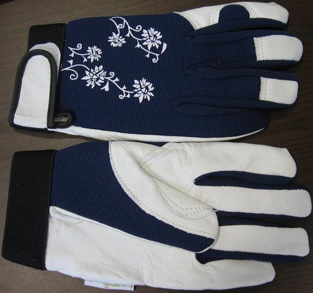 Gardening gloves