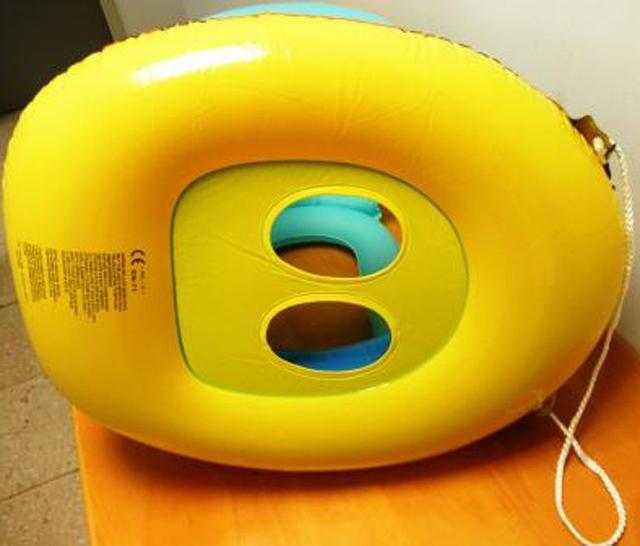 Baby seat with cover