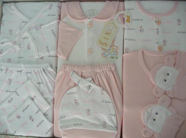 Set of babies’ garments