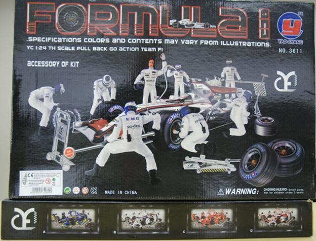 Plastic toy with accessories