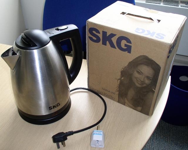 Electric kettle with travel adaptor