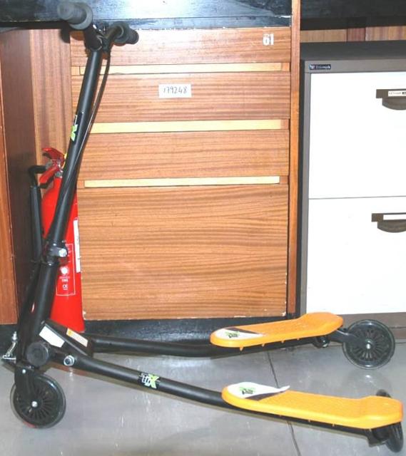 Child's foldable scooter
