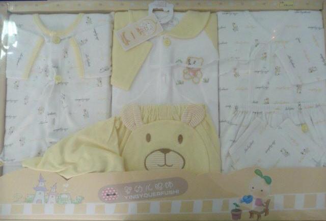 Set of babies’ garments