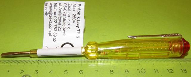 Voltage tester