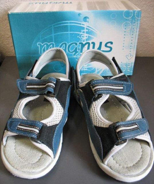 Children’s sandals