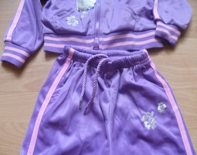 Girls’ sports clothing set