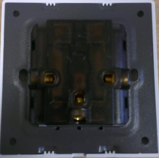 3 pin / 2 pin Universal Socket