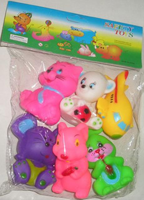 Plastic bath toys