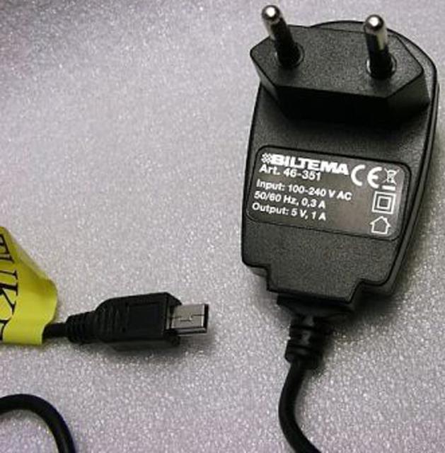 Battery-operated lamp