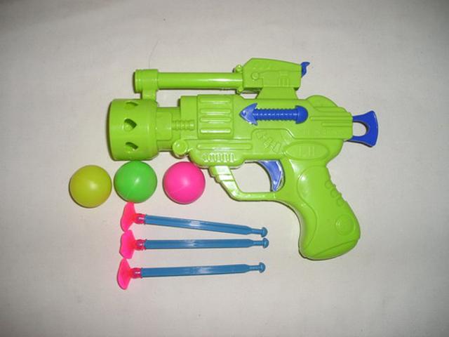 Toy gun shooting set