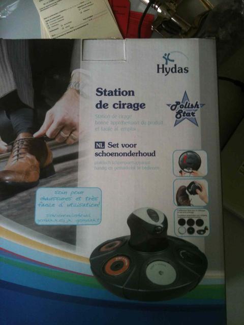 Shoe-cleaning device