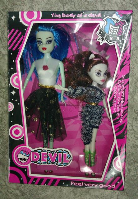 Set of two plastic dolls