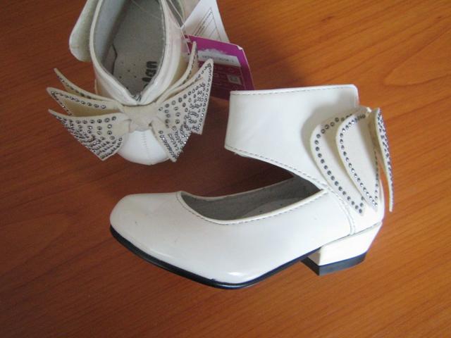 Girls' shoes