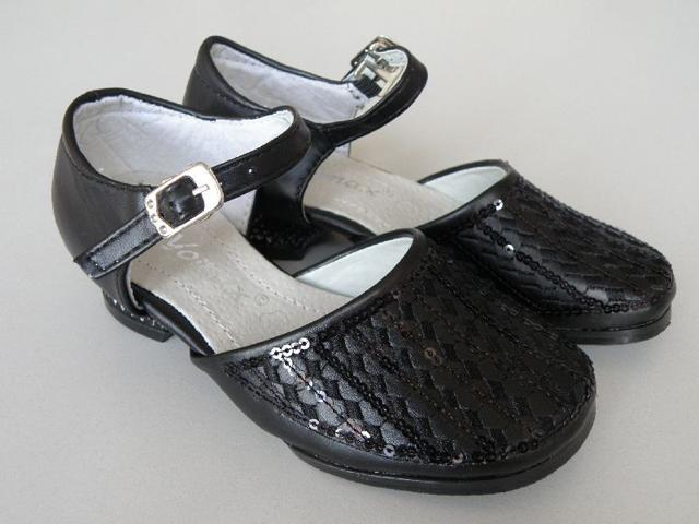 Girls' shoes