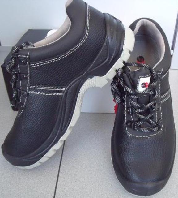 Protective shoes