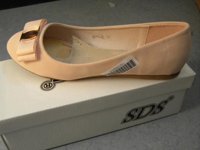 Ladies' shoes