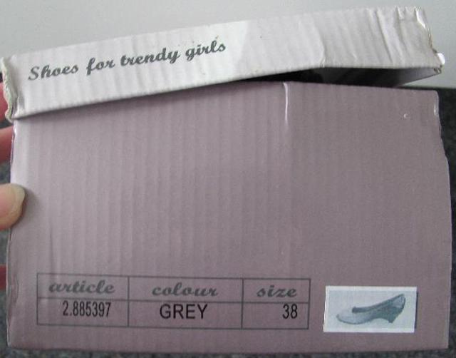 Ladies' shoes