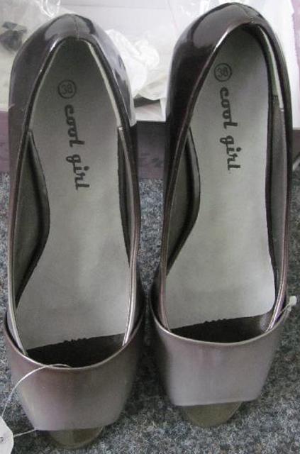 Ladies' shoes