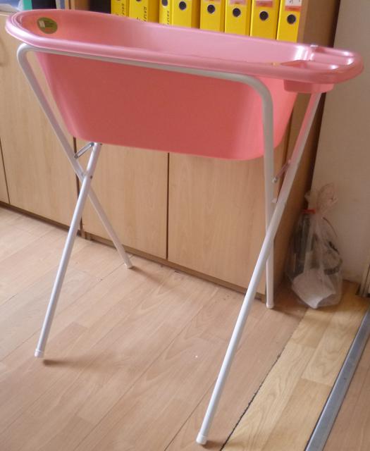 Baby bathtub with a stand