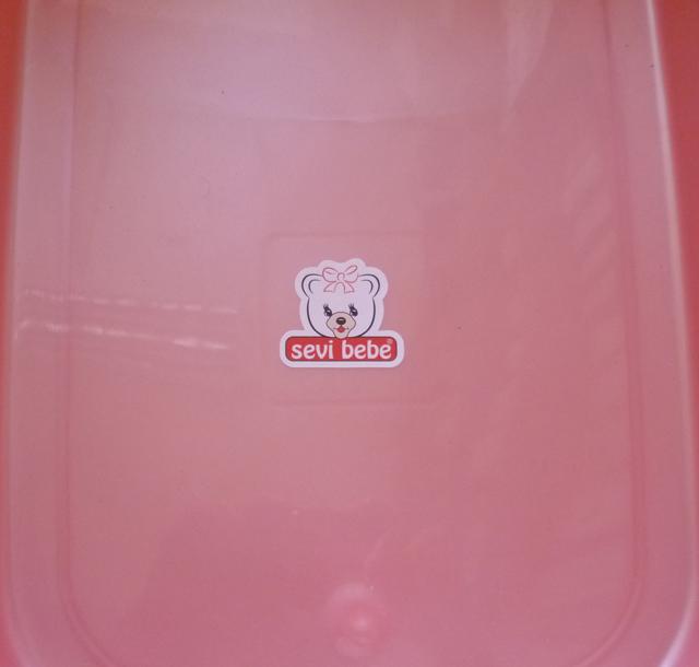 Baby bathtub with a stand