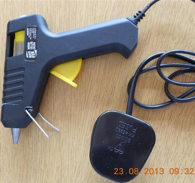Glue gun
