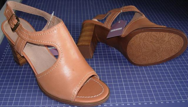 Ladies' sandals