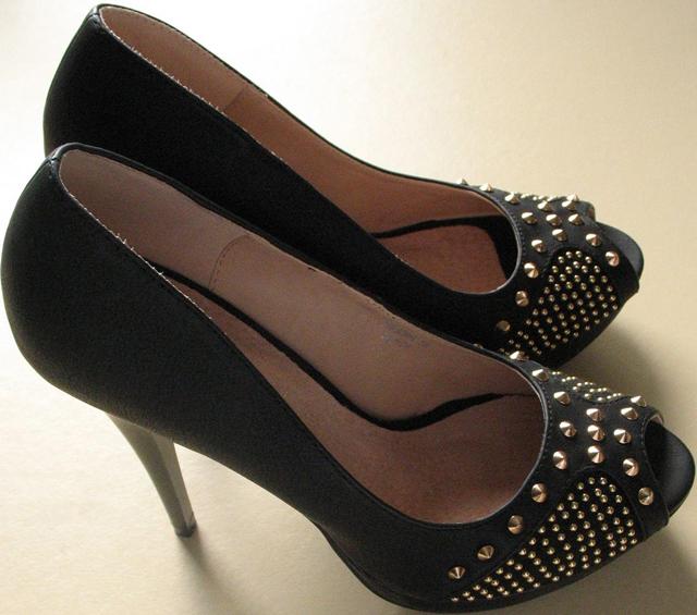 Ladies' shoes