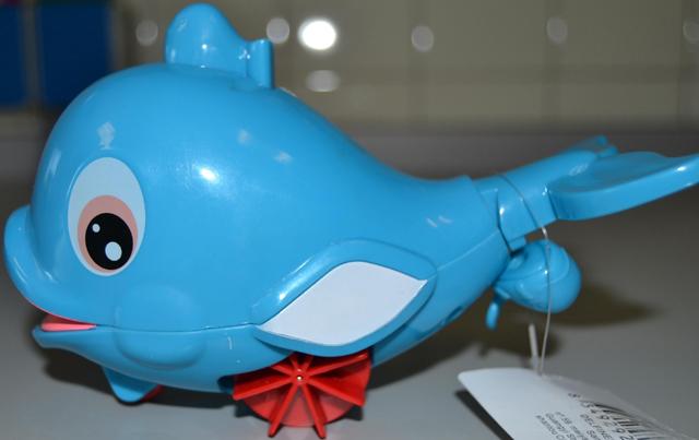 Plastic bath toy