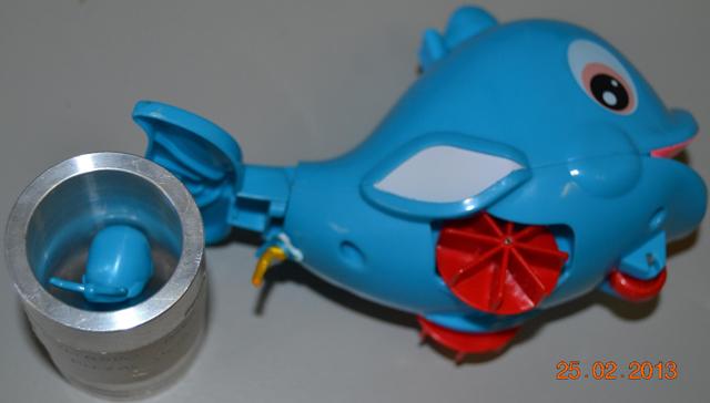 Plastic bath toy