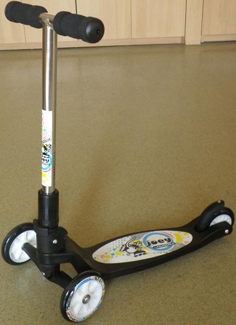 Toy scooter