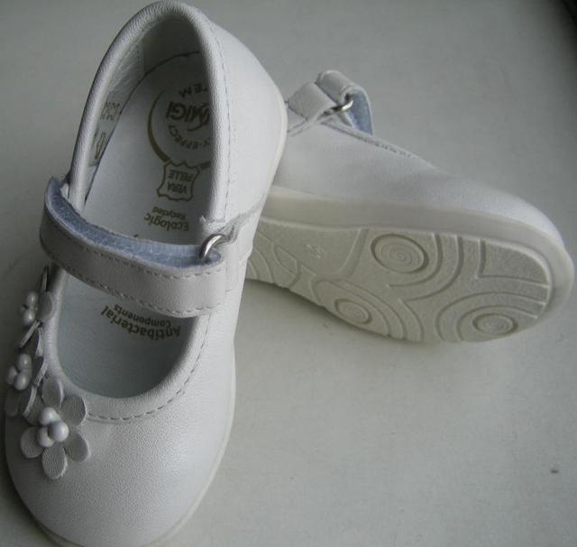 Girls' shoes