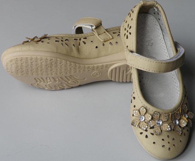 Girls' shoes