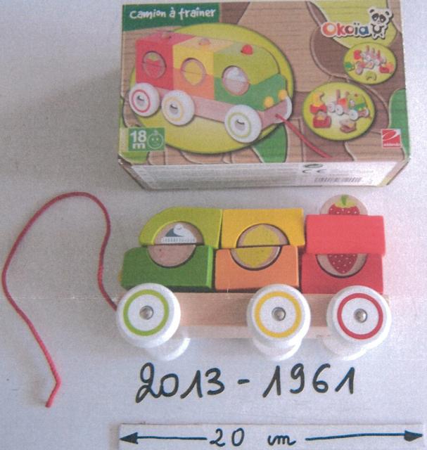 Wooden pull-along toy