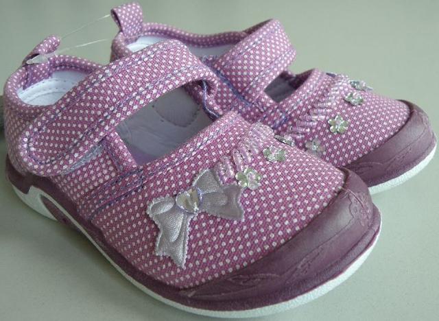Girls' shoes