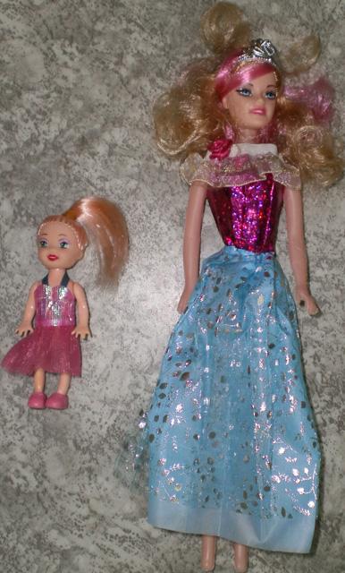 Set of two plastic dolls