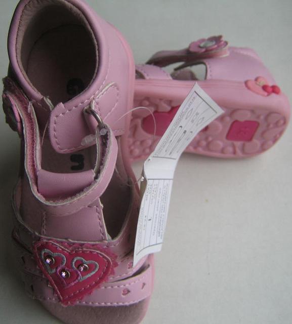 Girls' sandals