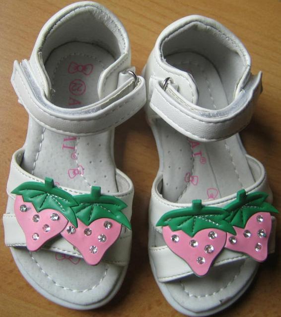 Girls' sandals
