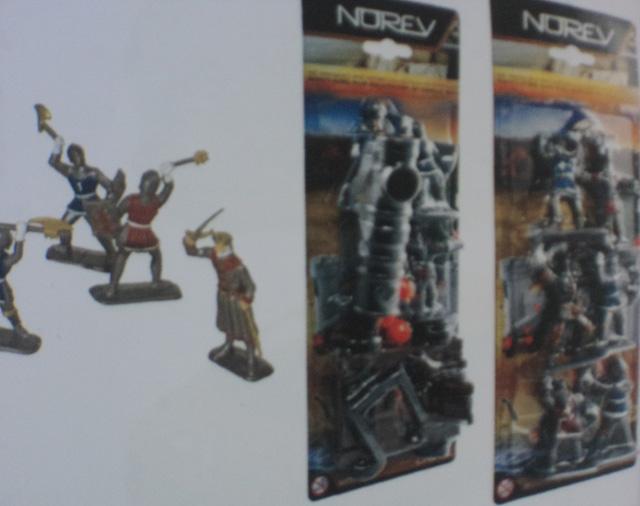 Set of plastic knights and canons
